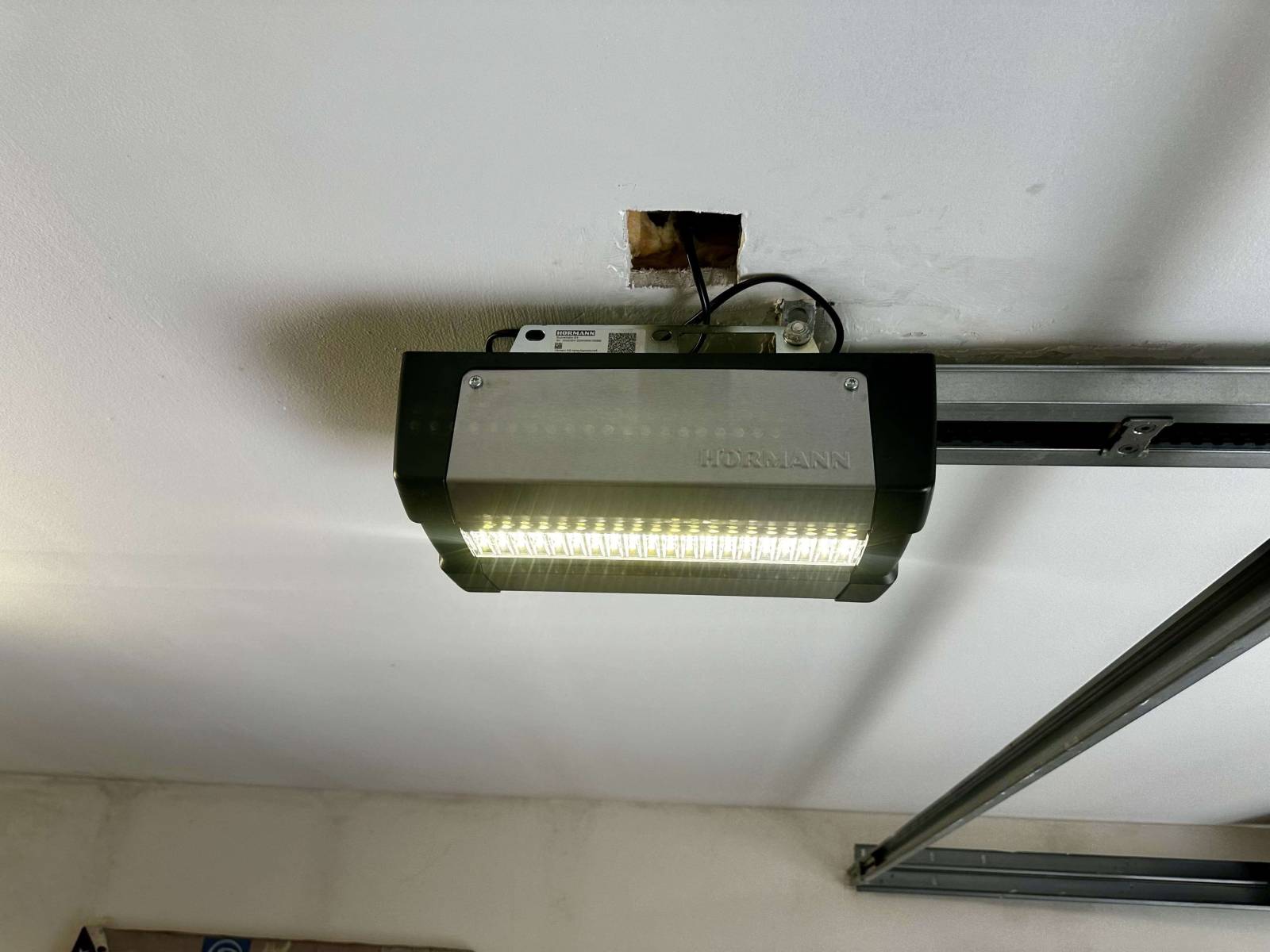 Prix pour motoriser un rideau métallique Fréjus Var