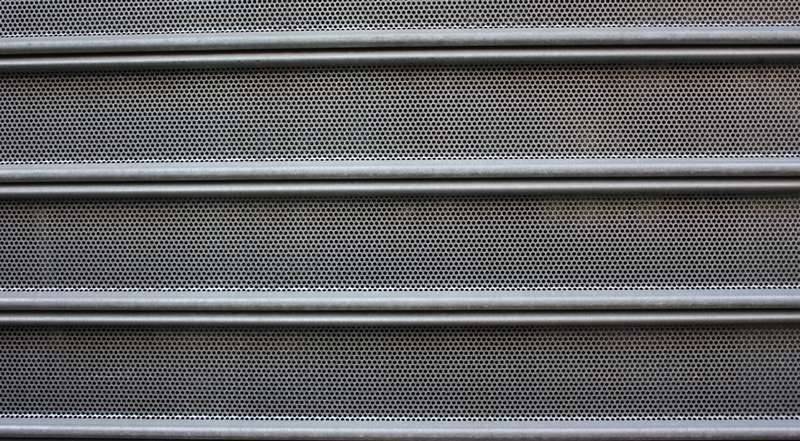 RIDEAU METALIQUE MICRO PERFORE ANTIBES