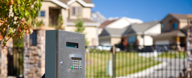Installation d'un Portail Coulissant pour une Copropriété à Grasse dans les Alpes-Maritimes