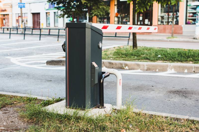 Installation barrière levante dans le Var et Alpes-Maritimes